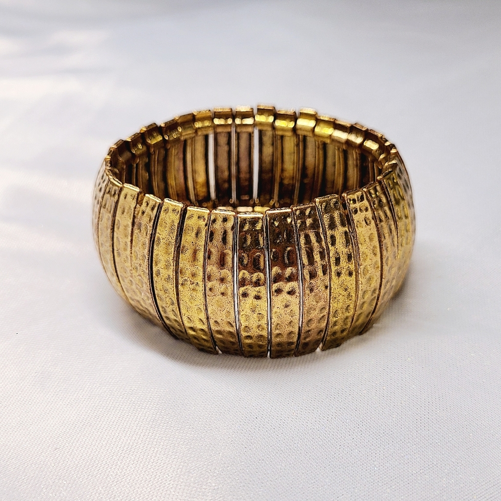 Vintage Chunky Gold Tone Hammered Finish Bangle